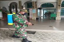 Photo of Muspika Kecamatan Galang Lakukan Penyemprotan Disinfektan di Masjid