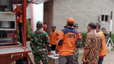 Photo of Koramil 13/ Buntu Pane Serahkan Bantuan Kepada Warga Korban Banjir di Sei Silau Tua