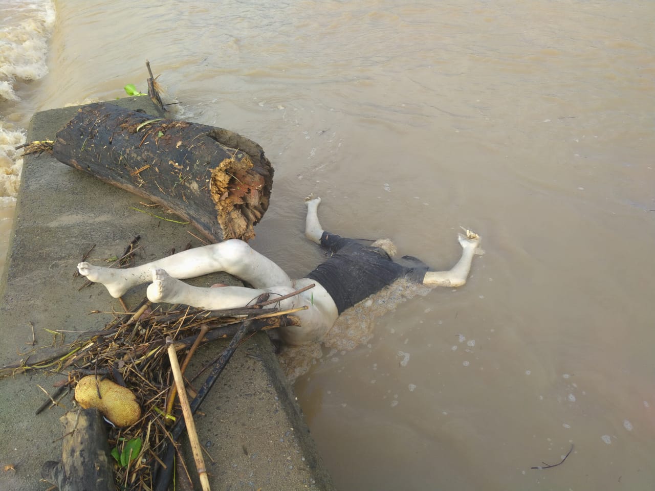 Mayat Warga Pantai Cermin Hanyut di Perbahingan Telah Ditemukan di Sungai Ular Pulau Tagor