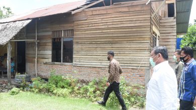 Photo of Wakil Bupati Deli Serdang Kunjungi Korban Bencana Angin PutingBeliung
