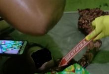 Photo of Wanita Hamil Gantung Diri Pakai Kain Panjang