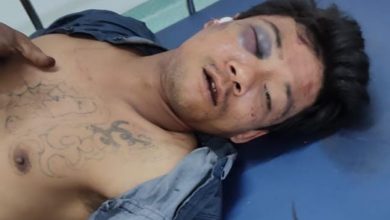 Photo of Ketakutan Dikejar Warga , Lelaki Bertato Spiderman Terkapar Dibawah  Pohon Karet 