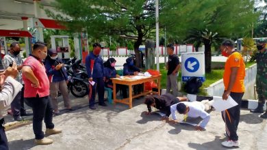 Photo of 44 Warga Tidak Memakai Masker Diberikan Sanski Sosial Push Up dan Mengucapkan Pancasila .