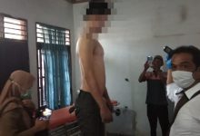 Photo of Pria Stres Gantung Diri di Rumah