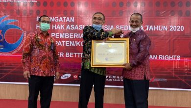 Photo of Bupati Padanglawas Terima Penghargaan Peduli HAM Keempat Kalinya  Dari Kemenkumham RI 