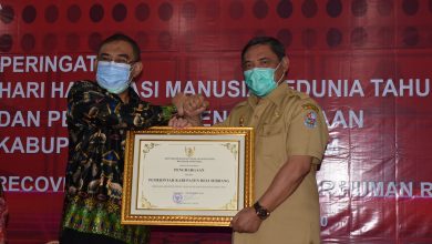 Photo of Dinilai Berhasil Junjung Tinggi HAM, Pemkab Deli Serdang Terima Penghargaan dari Kemenkumham RI