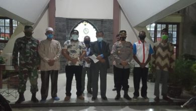 Photo of Jelang Malam Natal, Camat Fitriyan Bersama Forkopimcam Kunjungi Sejumlah Gereja di Galang