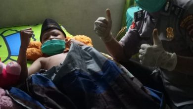 Photo of Aiptu Joni Hasibuan, Polisi yang Rajin Mengkhitankan Anak Kurang Mampu