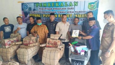Photo of Pelaku Usaha Baru di Palas Menerima Bantuan Peralatan Pangkas 