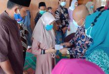 Photo of Camat Asma Fitriyan Salurkan Dana Ummat “Jum’at Berkah” kepada 171 Anak Yatim dan Dhuafa Desa Galang Suka