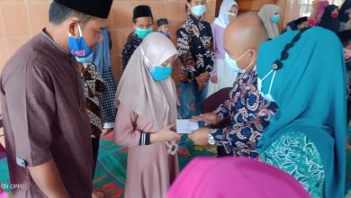 Photo of Camat Asma Fitriyan Salurkan Dana Ummat “Jum’at Berkah” kepada 171 Anak Yatim dan Dhuafa Desa Galang Suka