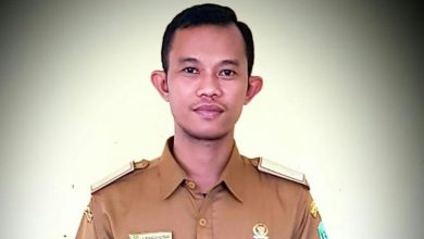 Photo of Kades Paringgonan  : Bantuan Peralatan Bagi Pelaku Usaha Jadi Motivasi Untuk Pengembangan Produksi 