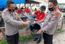 Photo of Kapolres Palas Panen Ikan Lele, Hasilnya Dibagikan kepada warga Desa