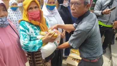 Photo of Warga Panti Jompo kembali dapat Paket Sembako dari TNI, PAMK dan PWRI Palas