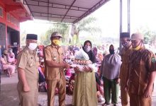 Photo of Wabup Zarnawi Tinjau Penyaluran Bantuan Sembako Kemensos di Desa Hasahatan Jae 