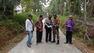 Photo of Camat Sosa Timur dan Forkopincam  Monitoring Pembangunan Sarana Fisik Desa