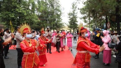 Photo of Kapoldasu Irjen Pol Panca Putra Simanjuntak Disambut Tarian Etnis Sumut