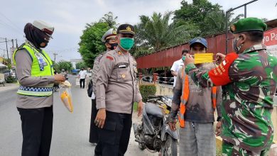 Photo of Kapolsek AKP Raymond Bersama Unsur Forkopincam Galang Lakukan Ops Yustisi