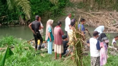 Photo of Bocah Berusia 6 Tahun Warga Galang Hanyut di Sungai