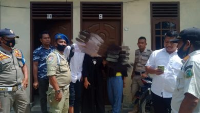 Photo of Sepasang Pelajar Layaknya Pasutri  Digerebek Satpol PP dan Warga di Lokasi Kos -kosan