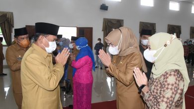 Photo of Bupati H Ashari Tambunan Lantik Hj. Miska Gewasari Jadi Kadis Kominfo  Deli Serdang
