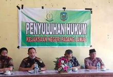Photo of Kejaksaan Negeri  Sibuhuan Berikan Penyuluhan Hukum dan  Edukasi Penggunaan Dana Desa