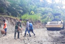 Photo of Deru Tandem Roller Terus Berpacu Padatkan Jalan TMMD Kodim 0204/DS