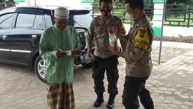 Photo of Polsek Galang Bagikan Masker kepada Jamaah Sholat Jum’at