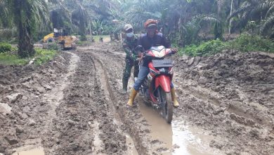 Photo of Jarak Lebih Dekat, Warga Pilih Lalui Jalan TMMD Kodim 0204/DS