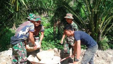 Photo of TNI dan Masyarakat Bahu membahu di kegiatan TMMD 111 Kodim 0204/DS