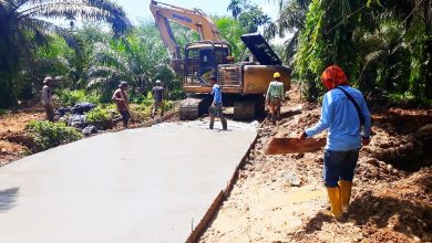 Photo of Cuaca Cerah, Satgas Kodim 0204/DS Kembali Kebut Pengecoran Jalan TMMD