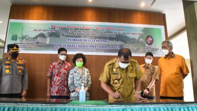 Photo of Bupati Deli Serdang Terima Hibah Jalan dan Jembatan Penghubung dari Pengusaha