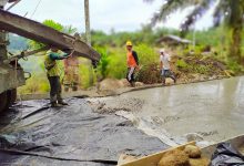 Photo of Kerja Cerdas Satgas Kodim 0204/DS Gunakan Plastik Sebagai Lantai Dasar Pengecoran Jalan TMMD