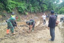 Photo of Semangat Goro Satgas dan Warga Terus Menyala untuk Mantapkan Jalan TMMD 111 Kodim 0204/DS