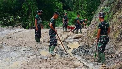 Photo of Satgas TMMD Kodim 0204/DS Timbun Genangan Air Sisa Hujan