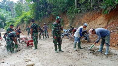 Photo of Hadir di Lokasi TMMD Kodim 0204/DS, Danramil 19/BP Selalu Pompa Semangat Bekerja Personel