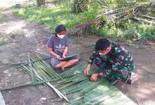 Photo of Sambangi Pengrajin Atap Nipah, Satgas TMMD 111 Kodim 0204/DS Mohon Pamit