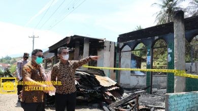 Photo of Wabup Karo Theopilus Ginting Kunjungi Dan Berikan Bantuan Kepada Warga Korban Kebakaran