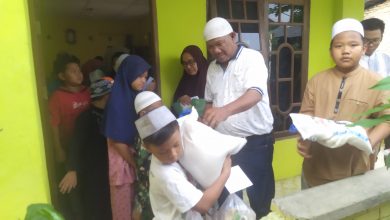 Photo of Pemimpin Redaksi Desernews Salurkan Bantuan Kepada 60 Anak Yatim di Galang