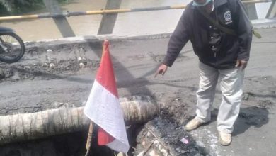 Photo of Kerusakan Jalan dan Jembatan Penghubung Deli Serdang-Sergai Membahayakan Nyawa
