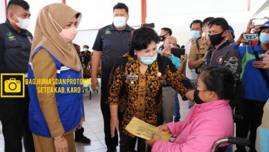 Photo of Bupati Karo Berikan Santunan Kepada Ahli Waris Korban Bencana