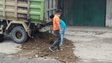 Photo of Proyek Provinsi Tak Kunjung Turun, Camat Galang Timbun Jalan Berlubang Lewat Program GBGM