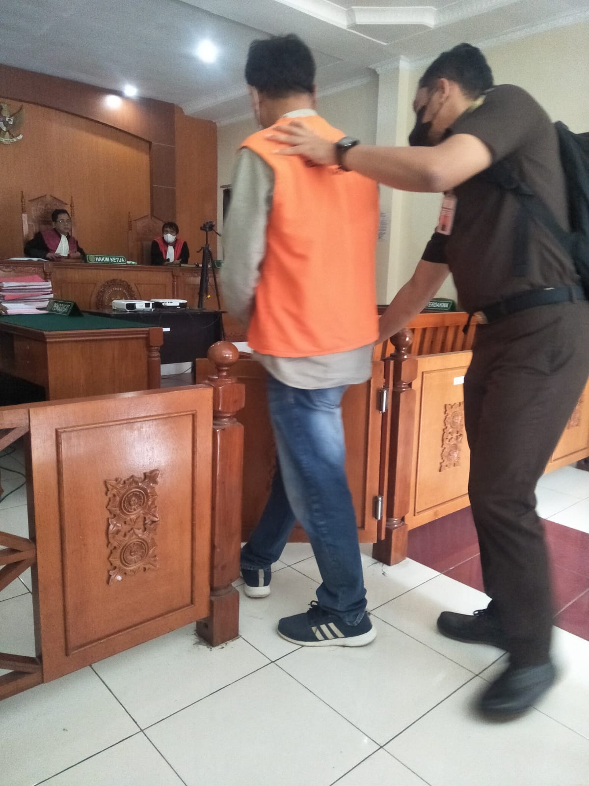 Kasus Pembunuhan Ketua Permata Gbkp Sukanalu Mulai Disidang Terdakwa Didudukkan Dikursi Pesakitan Deser News Media Edukatif Dan Informatif