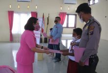 Photo of Keluarga 5 Personil Polresta Deli Serdang yang Meninggal karena Covid Dapat Tali Asih