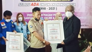 Photo of PT.Tribun MEDIA Sumut,Terima Penghargaan dari Tokoh Nasional Komnas Perlindungan Anak
