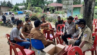 Photo of Bhabinkamtibmas Bripka Roni Sembiring Pantau Vaksinasi Warga Desa Tadukan Raga