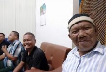 Photo of Cinderamata dari Camat dan Kades kepada Kapolsek Galang