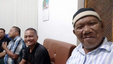 Photo of Cinderamata dari Camat dan Kades kepada Kapolsek Galang