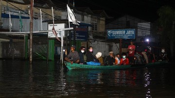 Photo of Korban Banjir Sintang Butuh Obat-obatan hingga Air Bersih