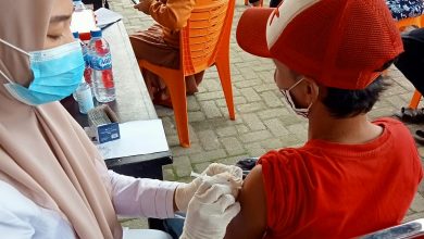 Photo of Dukung Percepatan Penanganan COVID-19 Untuk Masyarakat Sehat, Polsek Patumbak Polrestabes Medan Terus Gelar Vaksinasi Massal